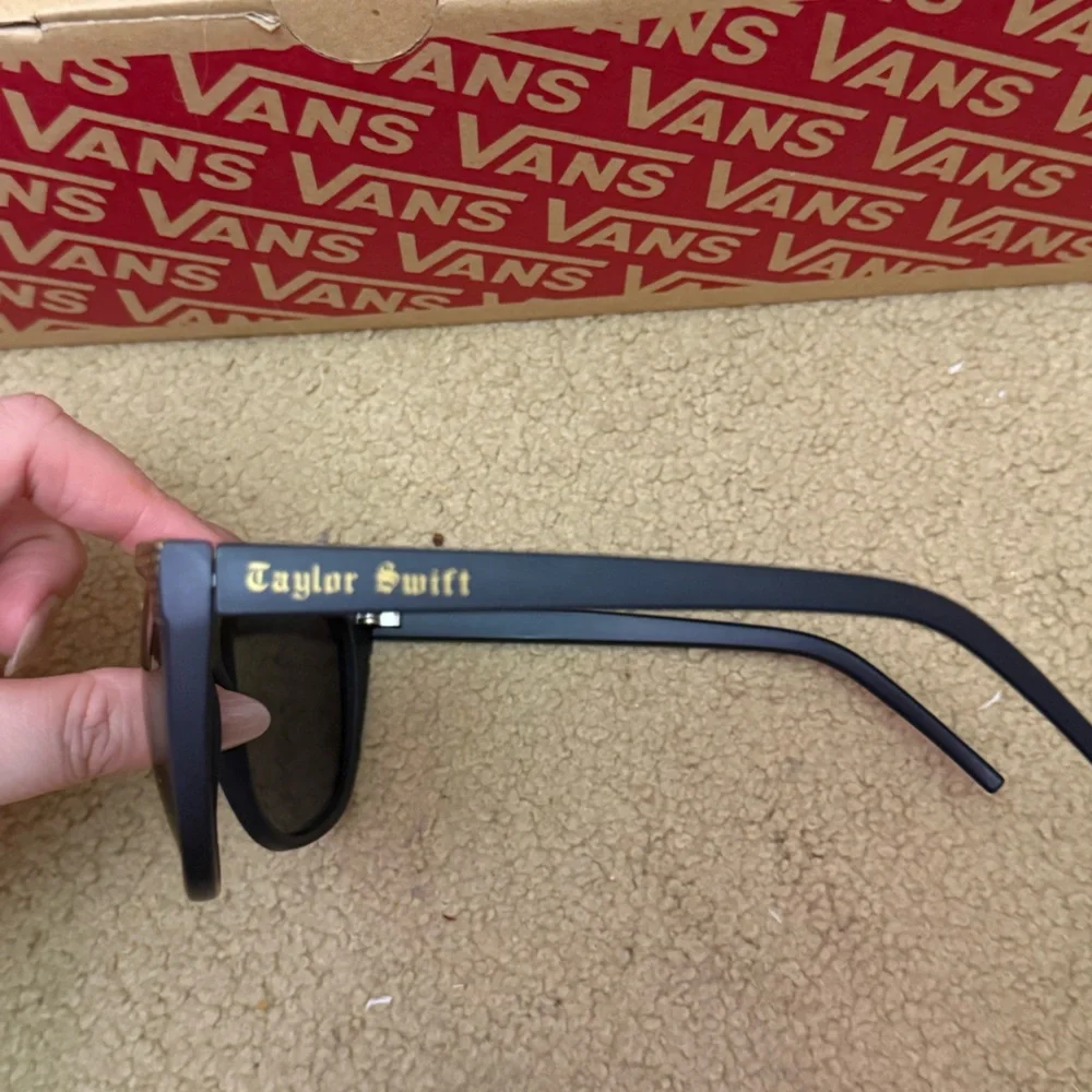 Taylor Swift Reputation Gold Sunglasses - Picture 3 of 4